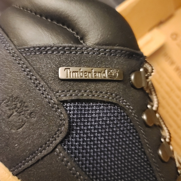 Brand new in the og box timberland boys shoes in a beautiful blue color - Picture 7 of 9